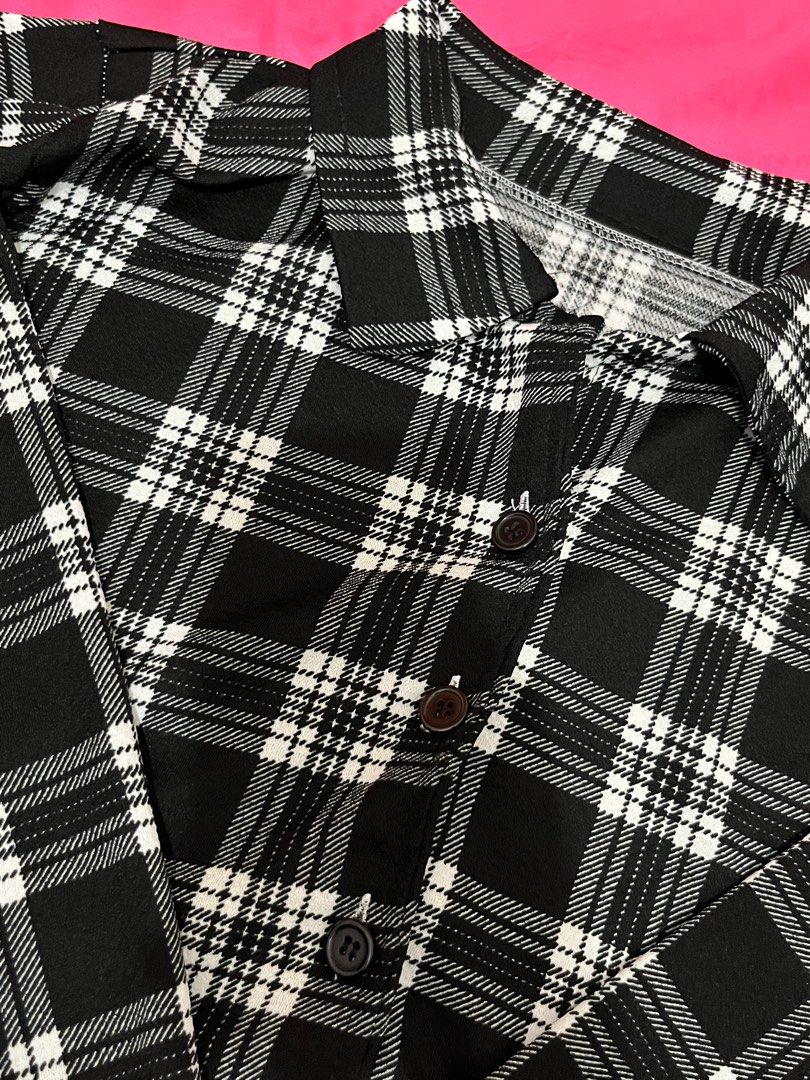 Plaid Cropped Blouse Longsleeve (Category: Blouses) located in Manila. Submitted by magsdraft (Listing ID 1411372296, Image 2). Description: .