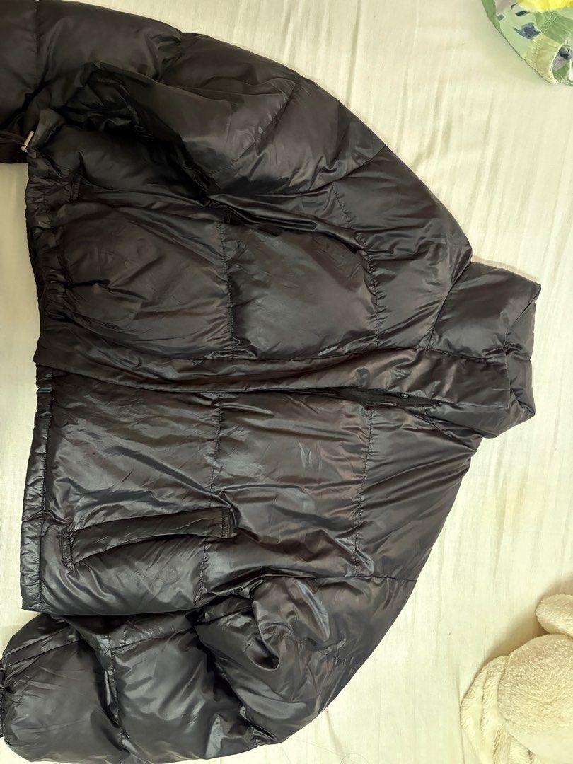 puffer jacket (Category: Coats, Jackets and Outerwear) located in Klang. Submitted by tecqki (Listing ID 1411297006, Image 2). Description: s-m would be fine …. used 1 time during my trip to manchester !! condition still good 9/10.