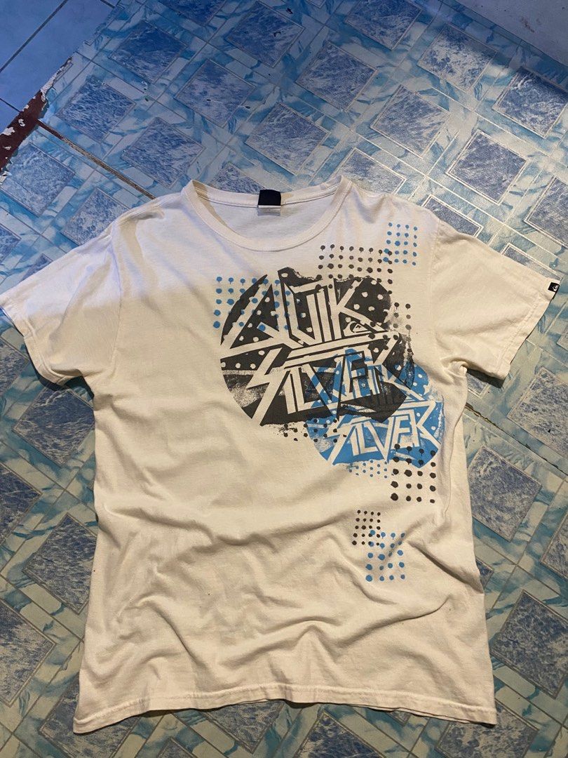 Quiksilver Graphic Tshirt (Category: Tshirts & Polo Shirts ) located in Navotas City. Submitted by patrickvarg (Listing ID 1411287612, Image 1). Description: M on tag 20x29 Issue: may mga black dot stain sa lower part and minimal yellow stain .
