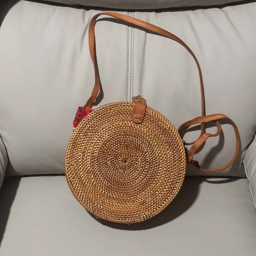 Round Woven Rattan Bag (Category: Shoulder Bags) located in Urdaneta. Submitted by oc_decluttering (Listing ID 1411398235, Image 3). Description: -rattan bag with strap, no defects, check all you want -17.5inches in diameter -rfs : decluttering -pick up/meet up at urdaneta city, pangasinan -can do shipping, buyer to shoulder SF (lbc only) -payment first policy incl. shipping fee .