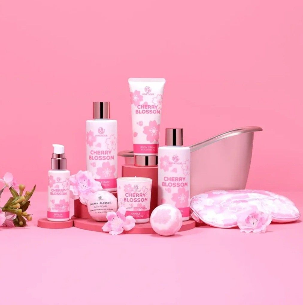 Spa Luxetique Cherry Blossom 8pcs Bath Gift Set (Category: Bath) located in Manila. Submitted by ana_essentials56 (Listing ID 1411414026, Image 2). Description: Spa Luxetique Cherry Blossom 8pcs Bath Gift Set P650 only Scent: Cherry Blossom Key Ingredients: Vanilla oil and Shea butter Product Benefits: Nourishing, moisturizing, and relaxing Contents: Includes shower gel/bubble bath 200ml, body cream 100ml, body oil 55ml, 2 bath bombs 50g each,can