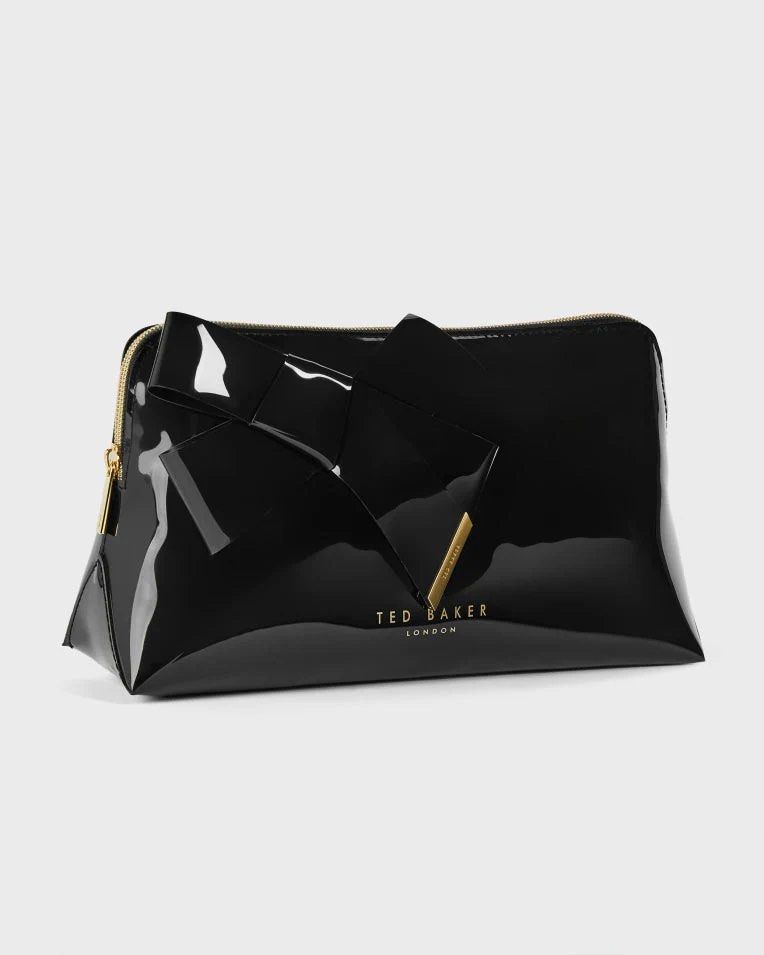 Ted Baker Nicco Knot Bow Washbag Black (Category: Clutches) located in Pasig City. Submitted by ysobelandquin (Listing ID 1411292232, Image 2). Description: Brand new Ted Baker Nicco Knot Bow Washbag Black - PhP1750 exclusive of shipping Payment via Gcash or BPI only Shipping via Grab, Lalamove, Gogoexpress at buyer’s expense .