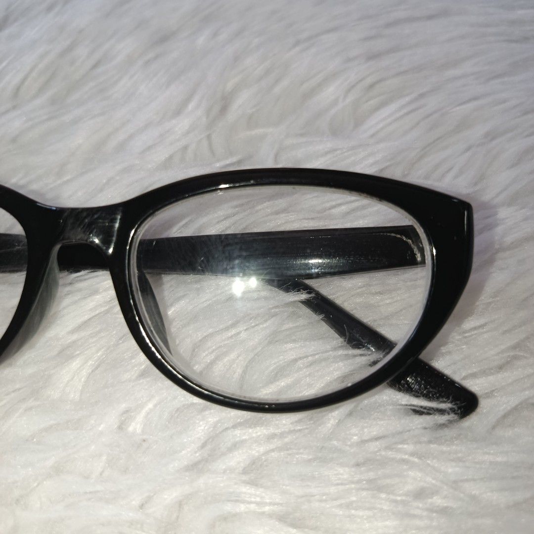 Transition Graded Black Frame Eyeglasses 300/300 (Category: Sunglasses & Eyewear) located in Mariveles. Submitted by shallymay (Listing ID 1411300022, Image 2). Description: - Classic black oval frame - Clear lenses - Glossy finish - Durable material - Suitable for everyday wear.