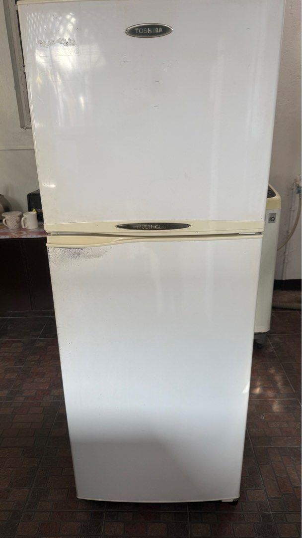 Refrigerator Toshiba (Category: Refrigerators and Freezers) located in Paranaque City. Submitted by _jmsa (Listing ID 1411280822, Image 1). Description: 2nd Hand. Well-Used Appliance Type: Refrigerator-freezer (two-door, top-mount). Voltage: Rated for 220-240 V~. Frequency: Rated for 60 Hz. Rated Input: 150 Watts. Rated Current: 1.0 A. For meet up at my place Cash or gcash payment.