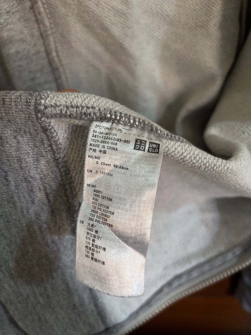 Uniqlo Gray Hoodie (Category: Hoodies) located in Caloocan City. Submitted by theresedolor (Listing ID 1411408228, Image 3). Description: - Uniqlo Gray Hoodie - Size: Small - Features: Full zip closure, hood, and two front pockets - Material: Cotton blend.