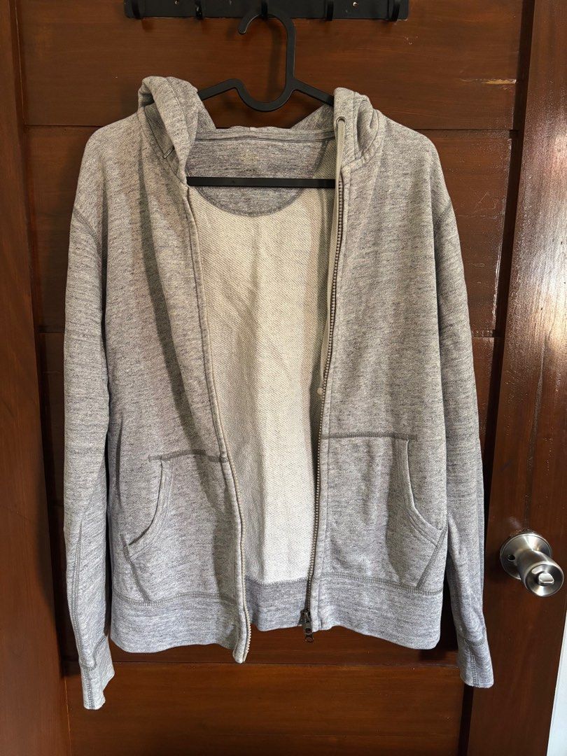 Uniqlo Gray Hoodie (Category: Hoodies) located in Caloocan City. Submitted by theresedolor (Listing ID 1411408228, Image 1). Description: - Uniqlo Gray Hoodie - Size: Small - Features: Full zip closure, hood, and two front pockets - Material: Cotton blend.