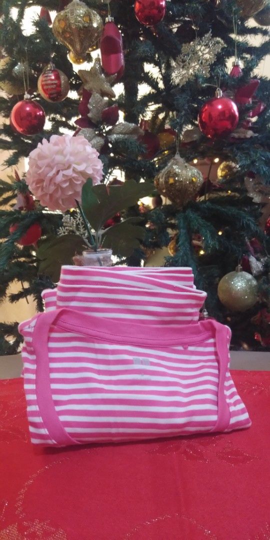 Uniqlo Stripe Pink Shirt (Category: Shirts) located in Pasig City. Submitted by castlecrest (Listing ID 1411373676, Image 1). Description: Brand :Uniqlo Color: Pink 5'0-5'3 height .