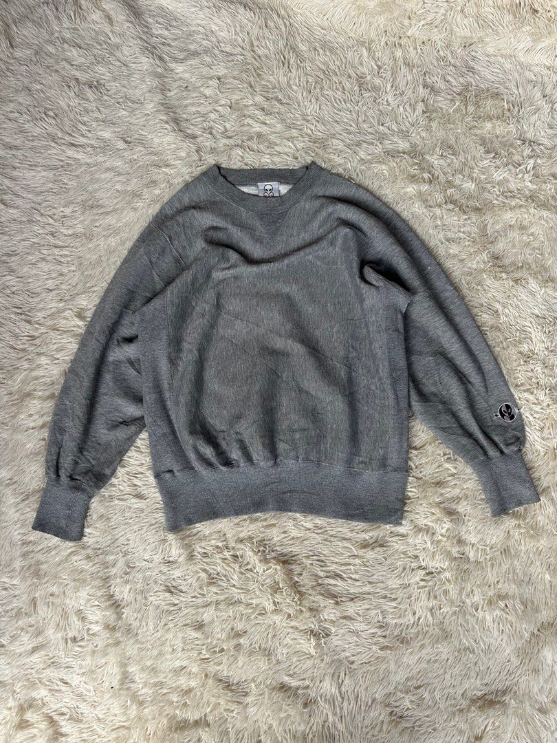 VINTAGE ALIEN WORKSHOP CREWNECK (Category: Hoodies) located in Tuguegarao City. Submitted by monkey_d_jorly (Listing ID 1411354160, Image 1). Description: VINTAGE ALIEN WORKSHOP CREWNECK GOOD CONDITION LARGE (22x27) COLOR RATE 9/10 ISSUE: scratches malapit sa hem at left sleeve (check detailed photos).
