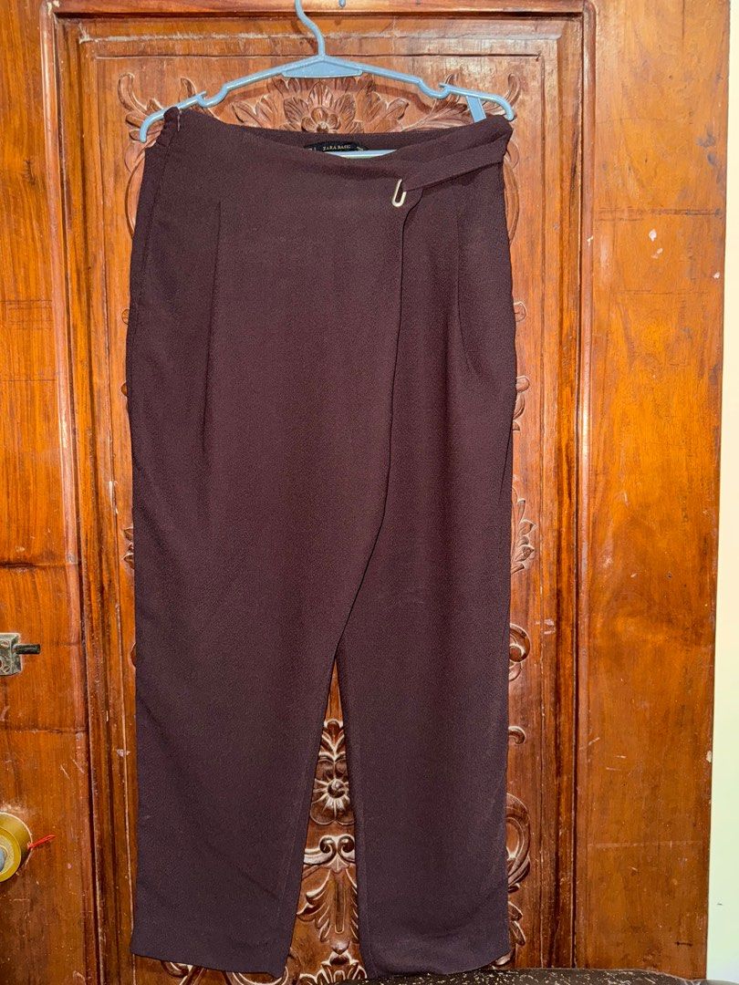 Zara Brown Trousers (Category: Other Bottoms) located in Palayan City. Submitted by decluttering_2018 (Listing ID 1411270939, Image 1). Description: - Zara brown wrap trousers - Unique wrap-style design with hook closure - Tailored fit - Features pockets - Made from a polyester blend - Suitable for casual and semi-formal occasions.