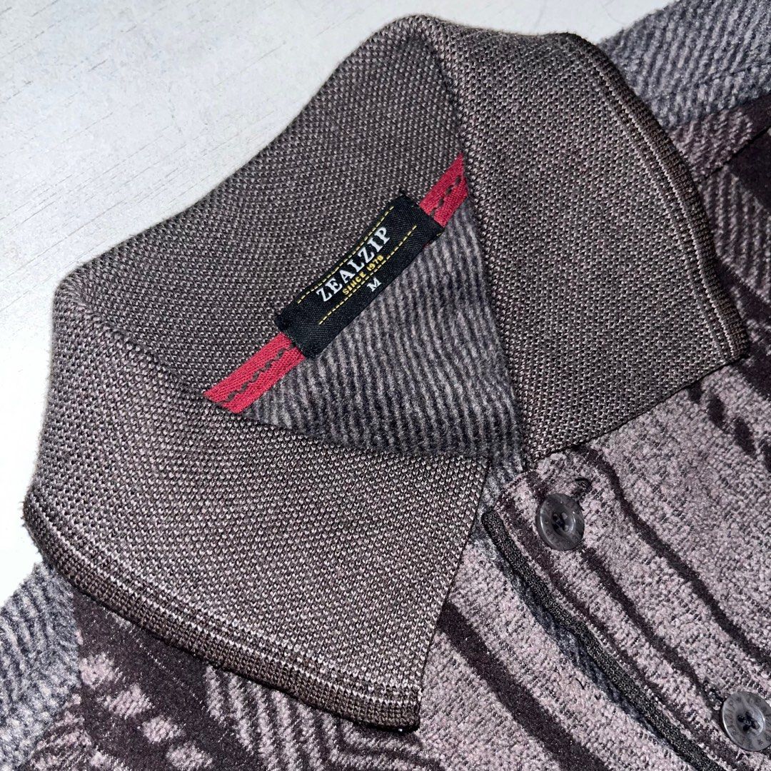 ZEALZIP Coogi Sweater (Category: Coats, Jackets and Outerwear) located in Manila. Submitted by refinedthreads (Listing ID 1411301362, Image 2). Description: FREE SHIPPING! PERFECT FOR THIS COLD SEASON❄️☃️⛄️ W21” x L24” No Issues Like New Condition .