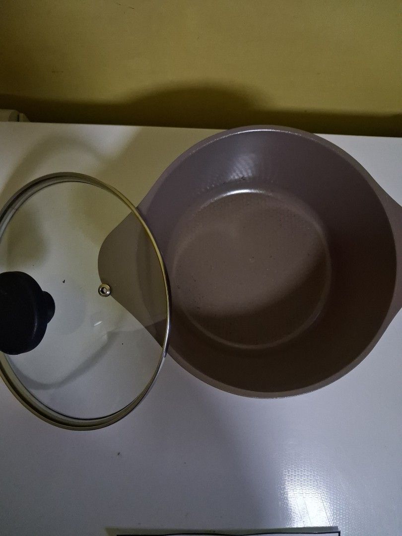 20 cm Kitchen Art Ceramic Pot with Glass Lid (Category: Cookware & Accessories) located in Makati City. Submitted by jingsaid (Listing ID 1411452370, Image 2). Description: - Kitchen Art ceramic pot - Muted pink color - Includes glass lid - Black handle on the lid.
