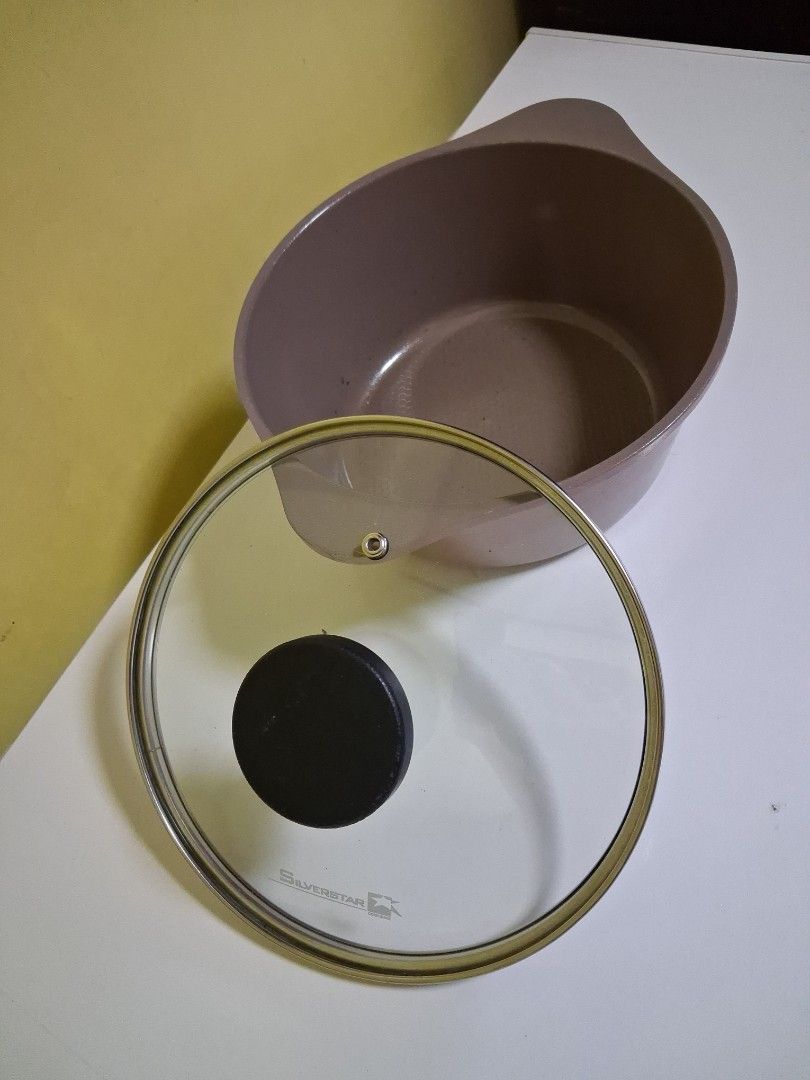 20 cm Kitchen Art Ceramic Pot with Glass Lid (Category: Cookware & Accessories) located in Makati City. Submitted by jingsaid (Listing ID 1411452370, Image 3). Description: - Kitchen Art ceramic pot - Muted pink color - Includes glass lid - Black handle on the lid.