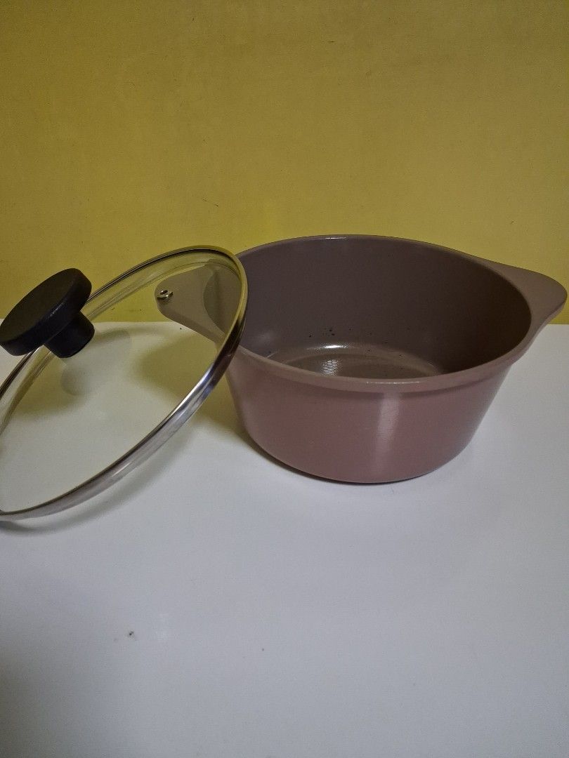 20 cm Kitchen Art Ceramic Pot with Glass Lid (Category: Cookware & Accessories) located in Makati City. Submitted by jingsaid (Listing ID 1411452370, Image 1). Description: - Kitchen Art ceramic pot - Muted pink color - Includes glass lid - Black handle on the lid.