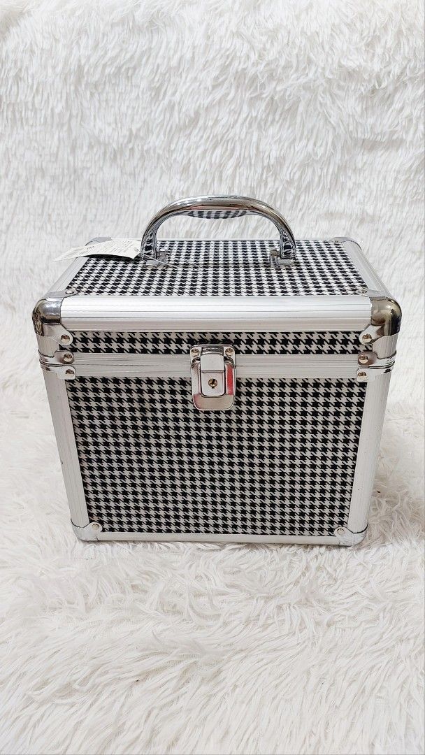 ✨ Chic & Classic Makeup Kit Box ✨ (Category: Makeup) located in Binan City. Submitted by sakuratreasuresph (Listing ID 1411577501, Image 2). Description: ✨ Chic & Classic Makeup Kit Box ✨ Upgrade your beauty storage with this stylish black-and-white houndstooth makeup kit box. Crafted with a durable hard case, reinforced metal corners, and a secure lock, it keeps your cosmetics safe, organized, and ready anytime. Its elegant design makes it perfe