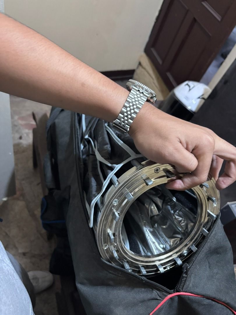 Aputure Light Dome II (Category: Lighting & Studio Equipment) located in Manila. Submitted by hawker_techxx317 (Listing ID 1411511936, Image 2). Description: - Light Dome II light modifier. - Includes a protective carrying case. - Features a silver interior for optimal light diffusion. - Durable metal ring for secure mounting. - Hexadecagon Shape with 16 Steel Rods · 2 Front Diffusers: 1.5 and 2.5 Stops · Removable Inner Diffuser · 40° Grid - not