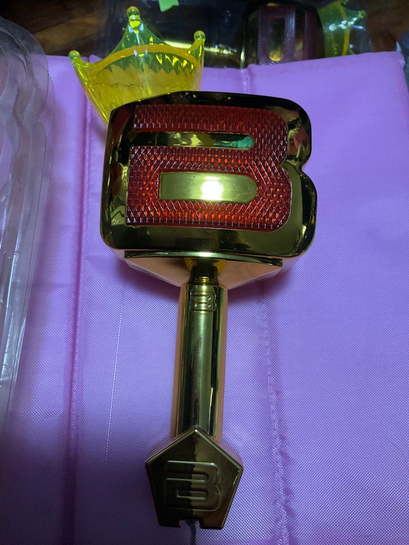 Bigbang 10th year anniversary lightstick (Category: K-Wave Merchandise) located in Pasay City. Submitted by pampashop (Listing ID 1411479475, Image 2). Description: In good condition but with scratches ung isang side Kinda Hard to find Faded strap January sale … No to buraot Rfs: have other 1.. nsa last pic.