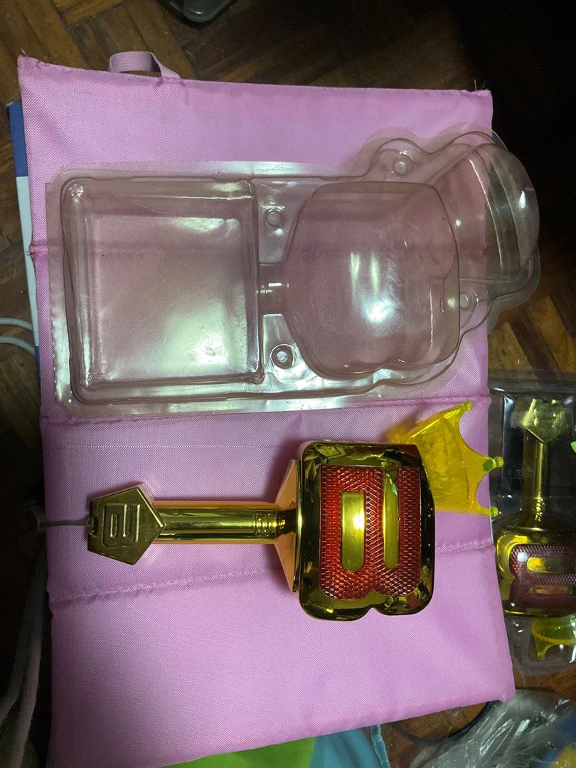 Bigbang 10th year anniversary lightstick (Category: K-Wave Merchandise) located in Pasay City. Submitted by pampashop (Listing ID 1411479475, Image 1). Description: In good condition but with scratches ung isang side Kinda Hard to find Faded strap January sale … No to buraot Rfs: have other 1.. nsa last pic.