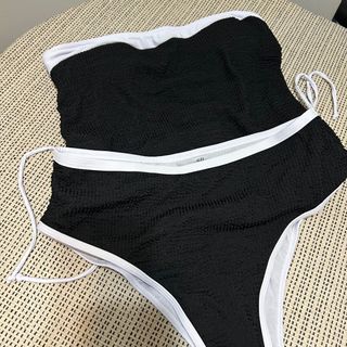 (Category: ) located in . Submitted by clothesyph (Listing ID 1411609382, Image 1). Description: .