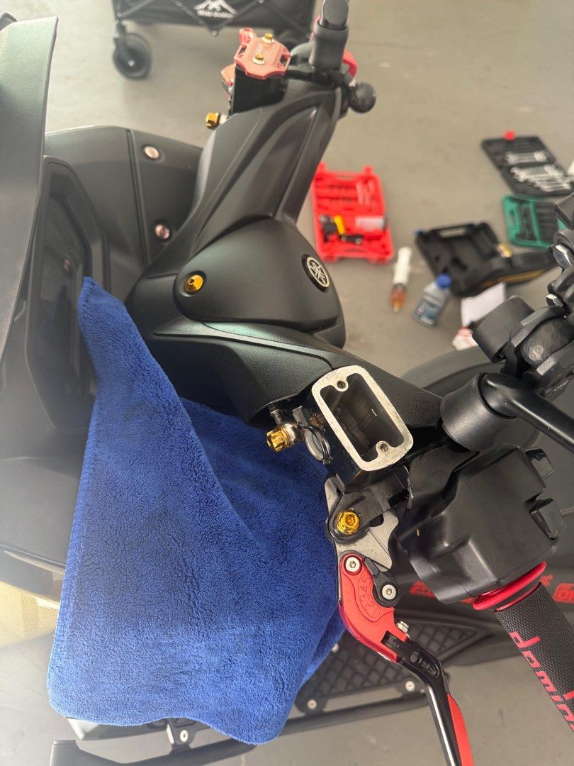 Brake bleed service (Category: Motorcycle Accessories) located in Singapore. Submitted by scootersiowsg (Listing ID 1411541350, Image 3). Description: 🏍️ Motorcycle Brake Bleeding Service 🛠️ Brake feel soft? Let’s fix it 💪 💰 Price: • $35 – 1 or 2 caliper bikes • $45 – 3 caliper bikes • + $10 / master, caliper or brake disc – Help install your own aftermarket master caliper brake disc • + $5 / banjo bolt – Customer’s own banjo bolt • + $5 / pa