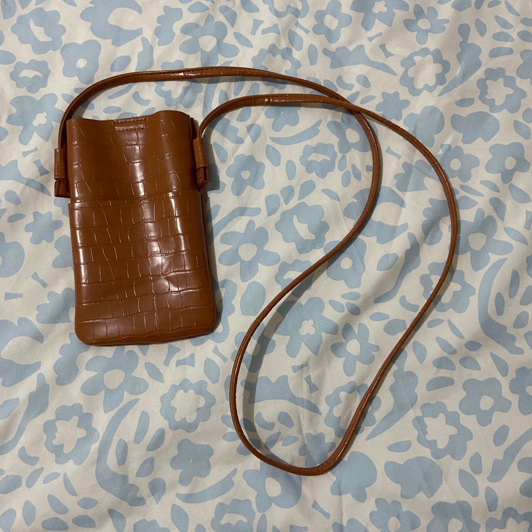 Brown Crocodile-Embossed Crossbody Bag (Category: Cross-body Bags) located in Marikina City. Submitted by jellyselection (Listing ID 1411601848, Image 1). Description: .