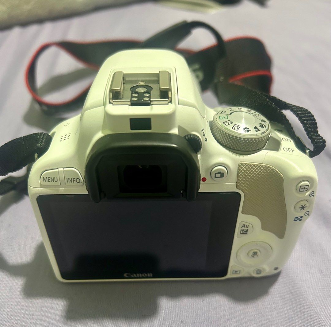 Canon EOS 100D with EFS 18-55mm Lens (Category: Cameras) located in Lipa City. Submitted by aniceto.jumadiao (Listing ID 1411578768, Image 2). Description: Canon EOS 100D Color: White With battery and charger with sync cable and bag 2nd hand slightly use. .