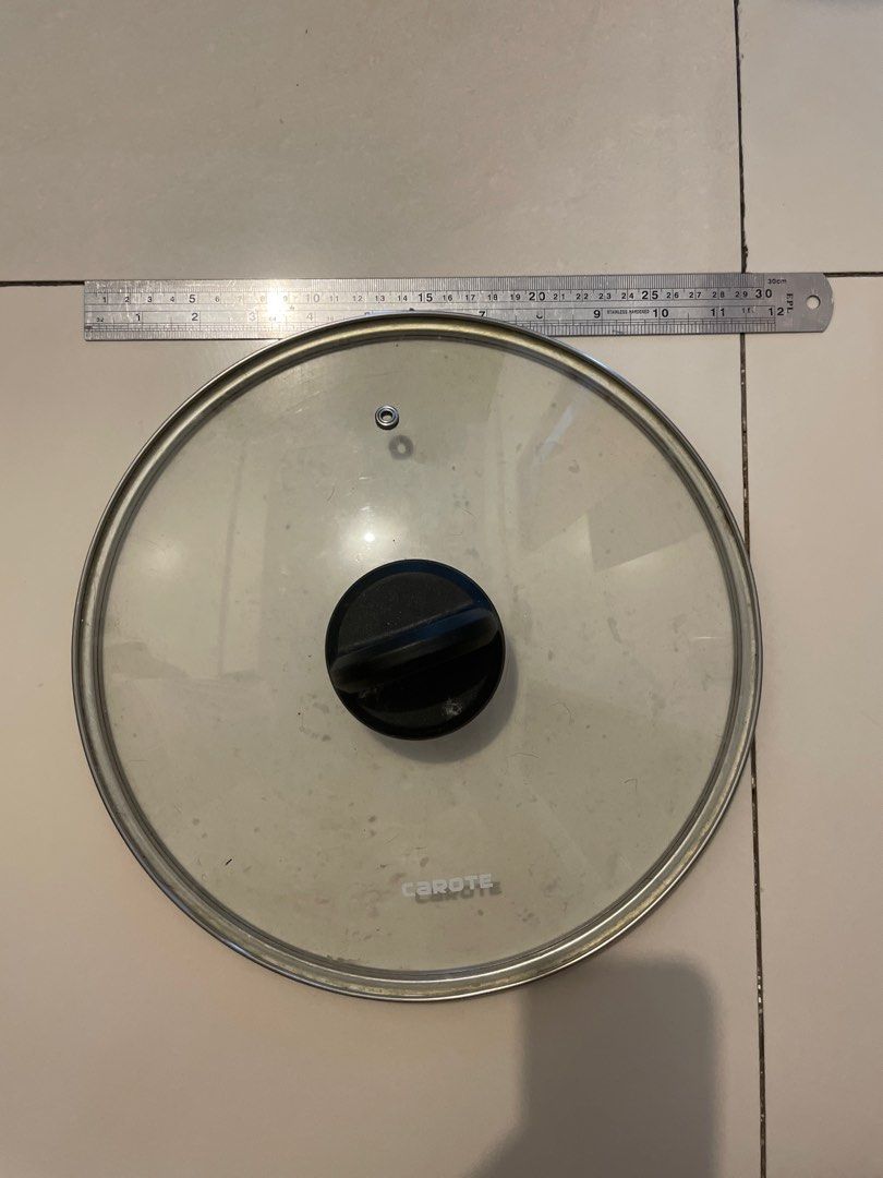 Carote Glass Pot Lid (Category: Cookware & Accessories) located in Taguig. Submitted by fae99 (Listing ID 1411510032, Image 1). Description: - Carote glass pot lid - 30cm diameter - Features a black handle and stainless steel rim - Transparent design for easy monitoring of cooking - Suitable for various pots.