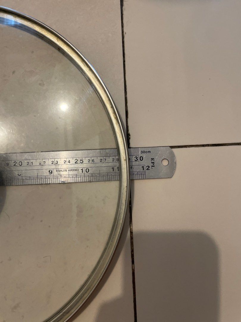 Carote Glass Pot Lid (Category: Cookware & Accessories) located in Taguig. Submitted by fae99 (Listing ID 1411510032, Image 3). Description: - Carote glass pot lid - 30cm diameter - Features a black handle and stainless steel rim - Transparent design for easy monitoring of cooking - Suitable for various pots.