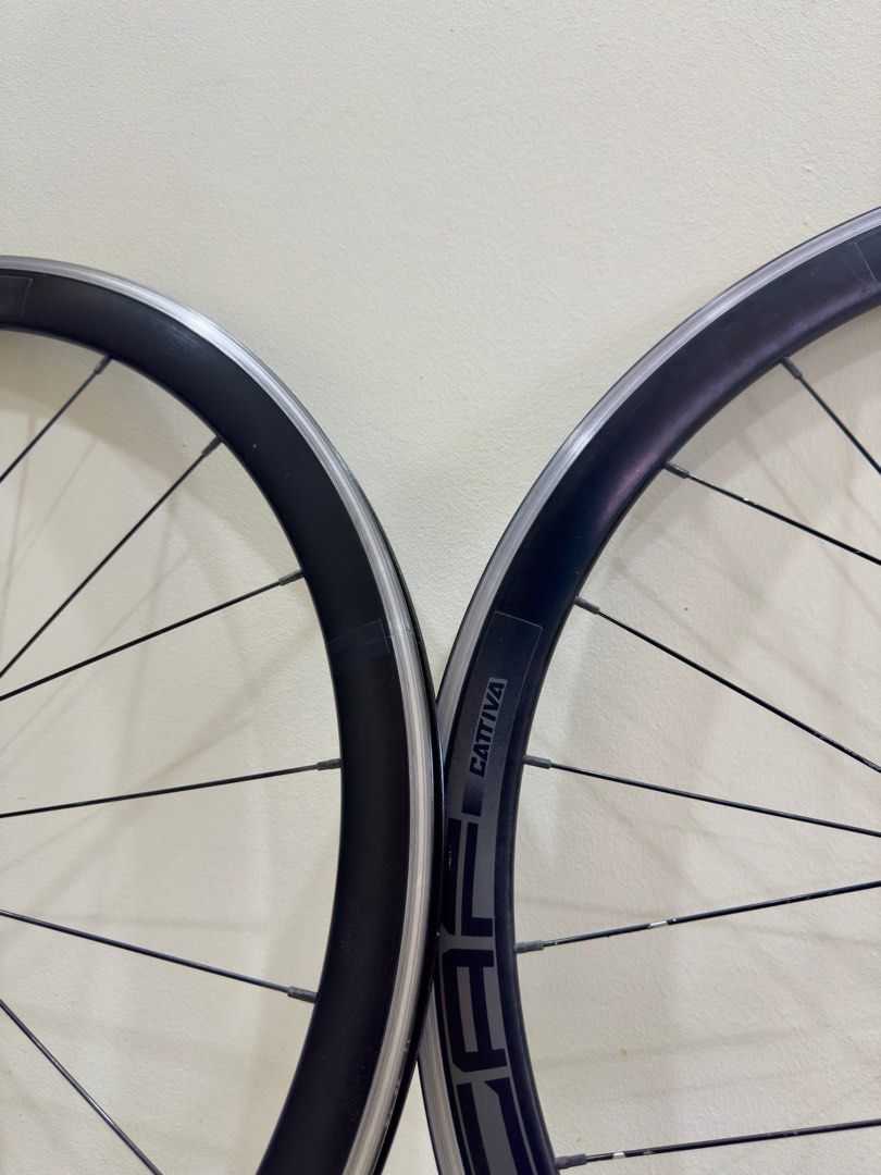 DECAF CATTIVA　クリンチャーディスクホイールセット Decaf Cattiva 42mm Alloy Clincher Wheelset, Sports Equipment