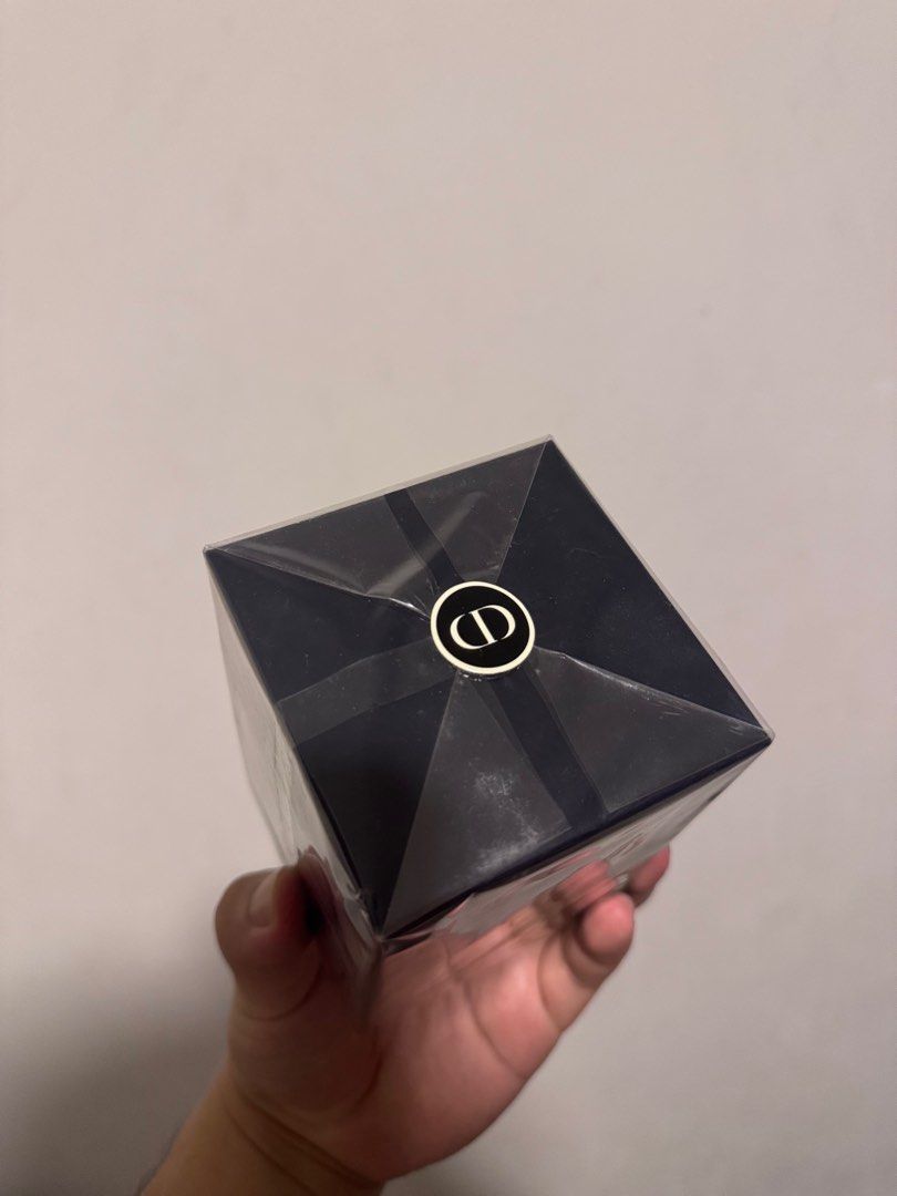 dior sauvage elixir 100ml (Category: Fragrance & Deodorants) located in Manila. Submitted by steal4days (Listing ID 1411450236, Image 3). Description: bnew sealed legit, can send references.