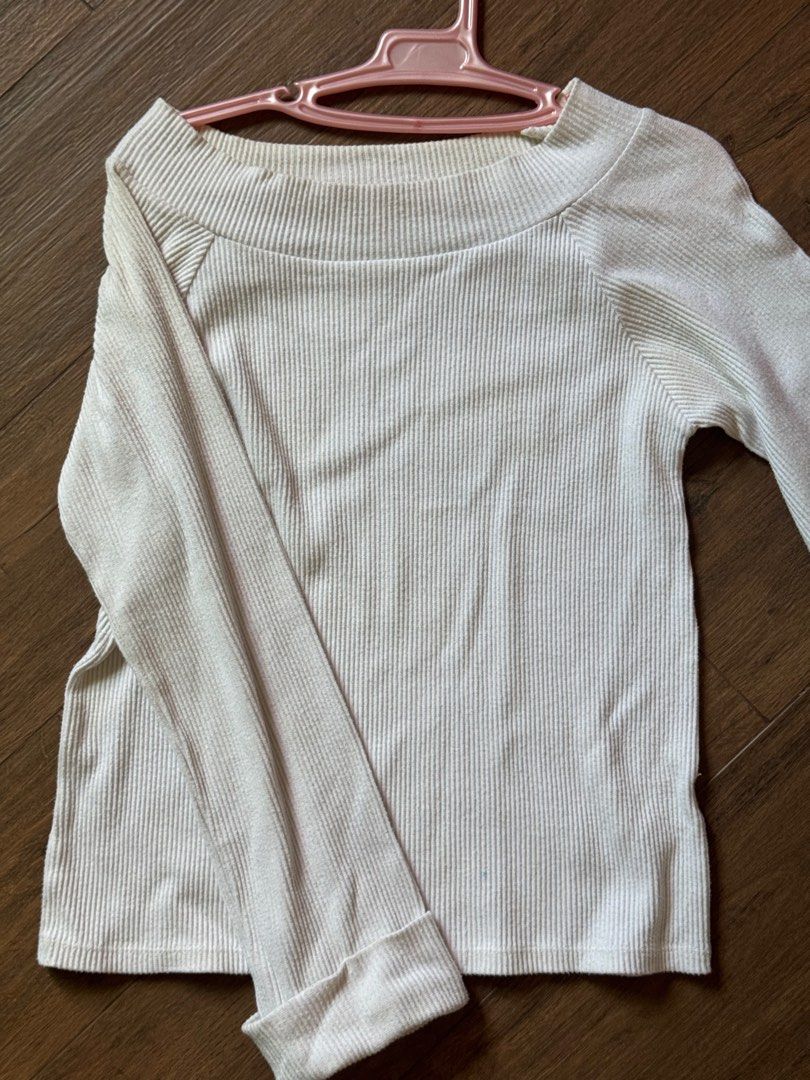 GLOBAL WORK Ribbed Cream Long Sleeve Top (Category: Sleeveless) located in Mabalacat. Submitted by jiwitubi (Listing ID 1411492175, Image 3). Description: ≽༏≼ Cream color ≽༏≼ Round neckline with wide ribbed collar (can be off shoulder) ≽༏≼ Long sleeves with fitted cuffs ≽༏≼ Soft stretchy fabric ≽༏≼ Size M as indicated on tag mop: gcash mod: direct jnt (customer will shoulder sf) EXPECT SIGN OF USAGE STRICTLY NO cancellation PAYO color may vary du