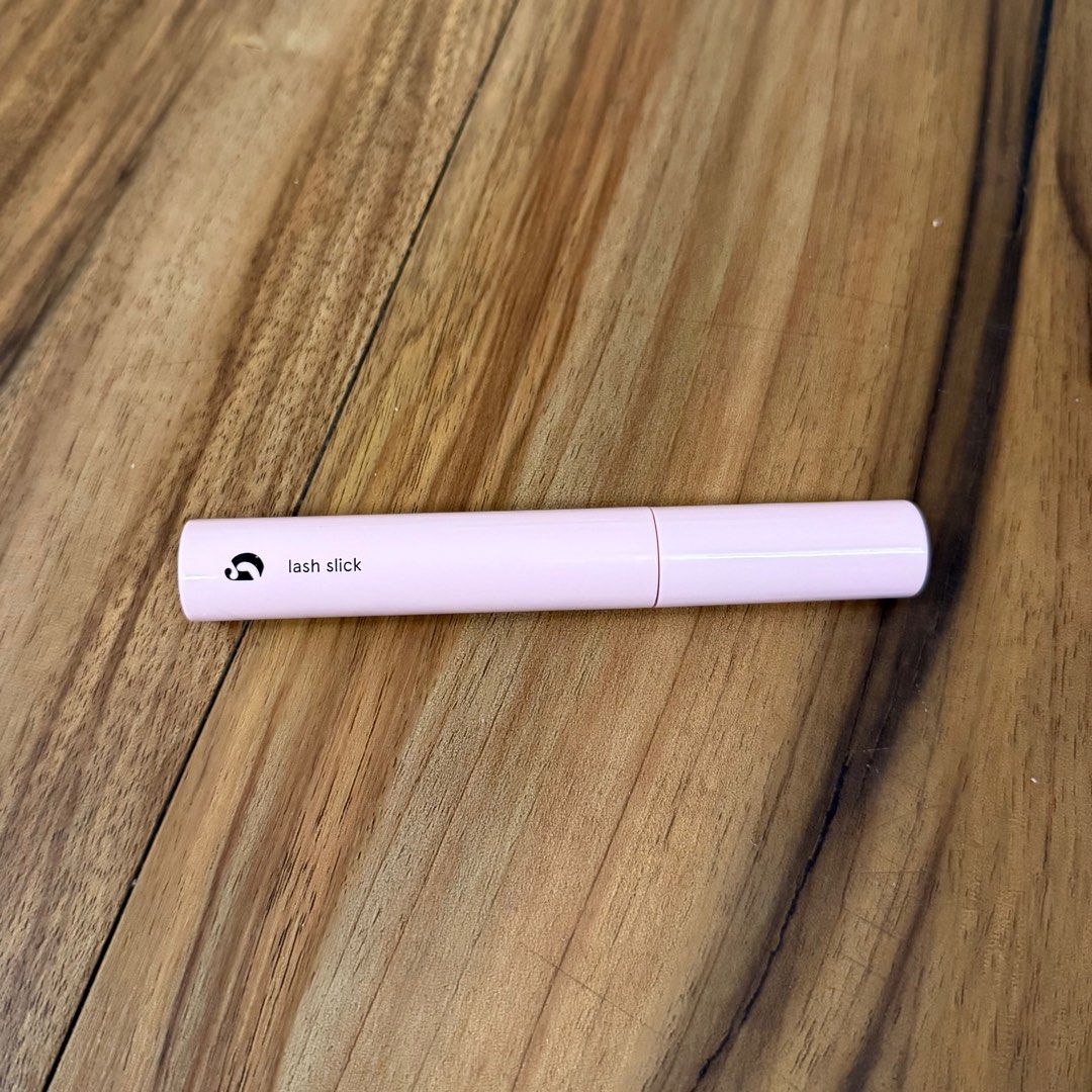 Glossier Lash Slick Mascara (Category: Makeup) located in Quezon City. Submitted by glitznbits (Listing ID 1411486546, Image 2). Description: 🎀No box 🎀Container still full, just no box.