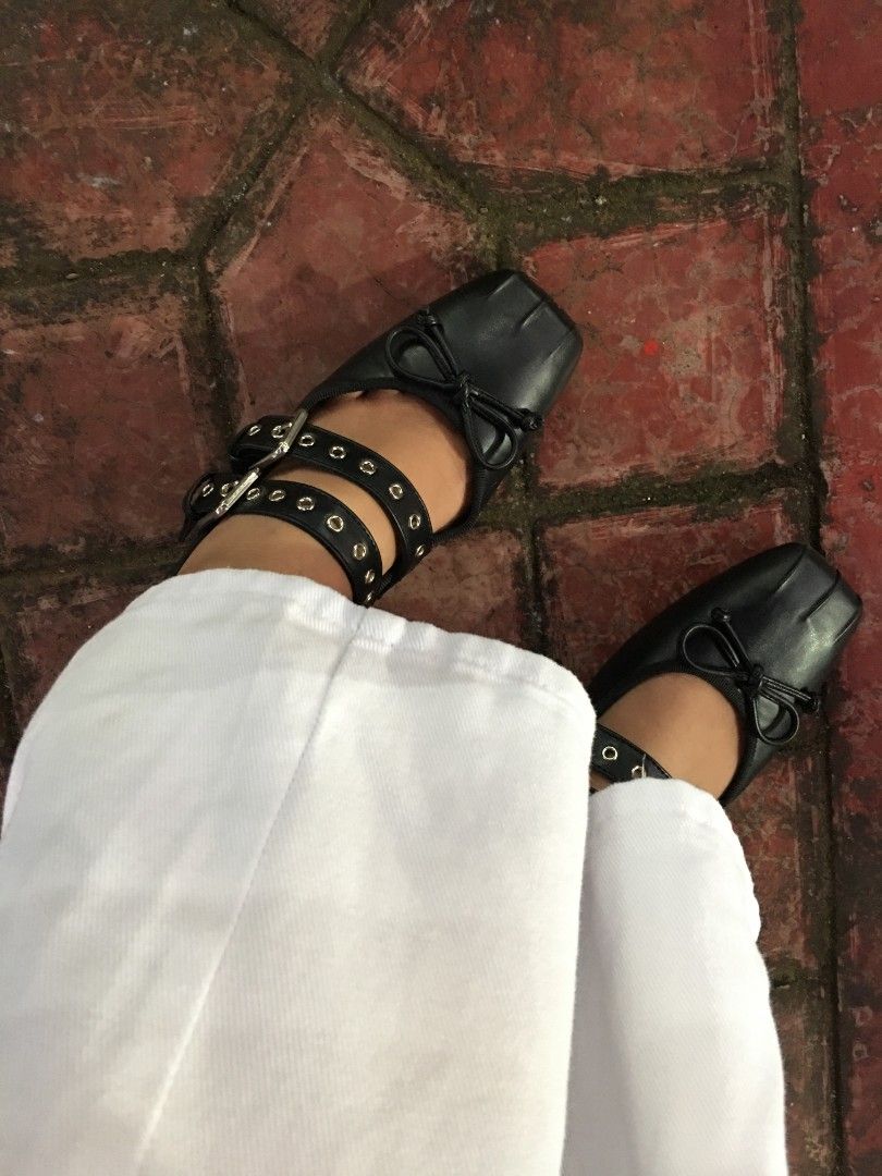 GOTHIC FERN BALLET SHOES ALBERTO (Category: Flats & Sandals) located in Tuguegarao City. Submitted by decluttwith_hs (Listing ID 1411571069, Image 3). Description: very gothic vibes.