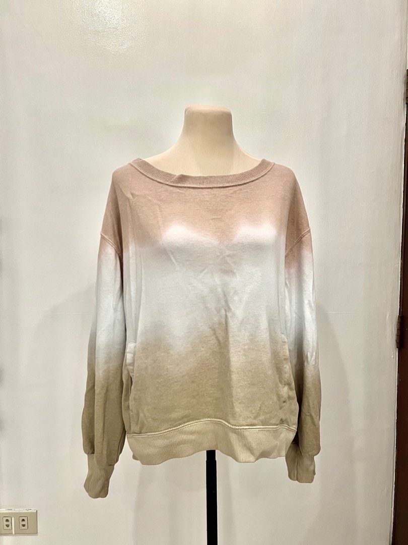 Hollister Dip Dye Sweatshirt - Small (Category: Longsleeves) located in Quezon City. Submitted by annemargarethh (Listing ID 1411475973, Image 1). Description: - Hollister dip dye sweatshirt - Size: Small - Color: Neutral palette - Features: Crew neck, long sleeves, front pocket - Oversized Fit.