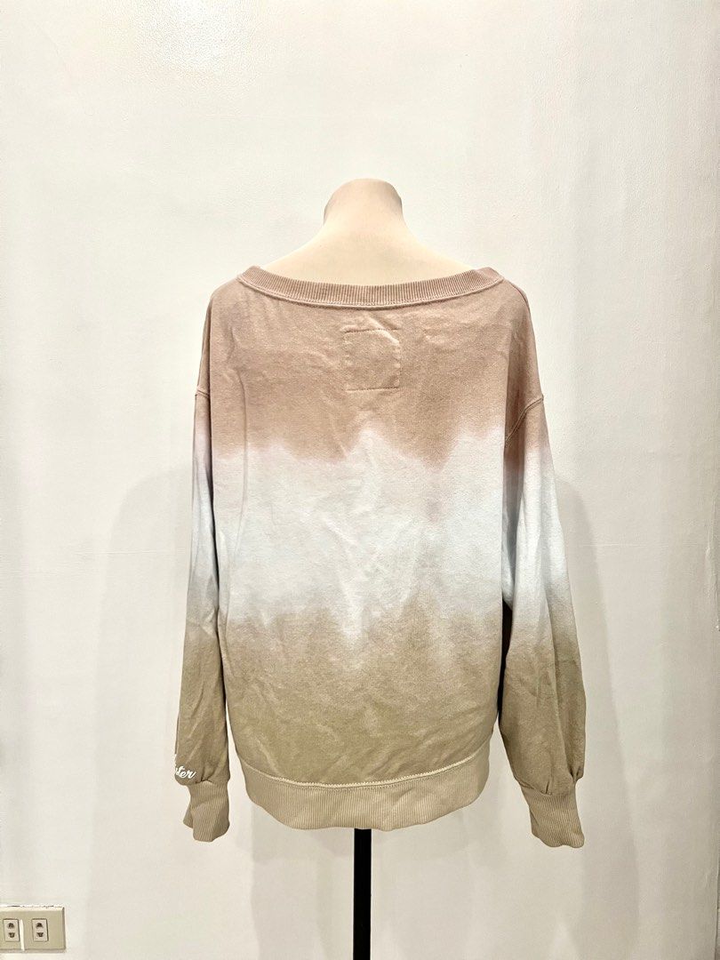 Hollister Dip Dye Sweatshirt - Small (Category: Longsleeves) located in Quezon City. Submitted by annemargarethh (Listing ID 1411475973, Image 3). Description: - Hollister dip dye sweatshirt - Size: Small - Color: Neutral palette - Features: Crew neck, long sleeves, front pocket - Oversized Fit.
