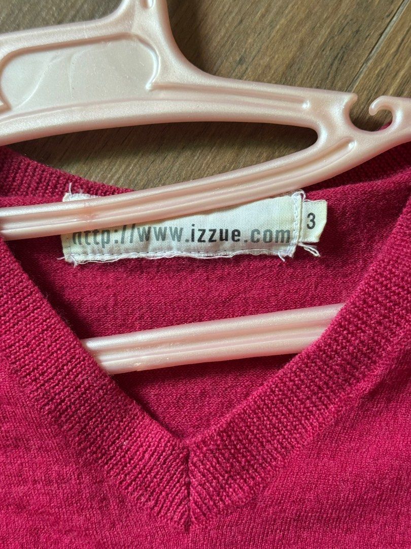 IZZUE Berry V Neck Knit Sweater (Category: Longsleeves) located in Mabalacat. Submitted by jiwitubi (Listing ID 1411491489, Image 3). Description: ≽༏≼ V neck design ≽༏≼ Long sleeves with silver cuffs ≽༏≼ Ribbed hem and neckline ≽༏≼ Soft lightweight knit texture ≽༏≼ Size 3 as indicated on tag mop: gcash mod: lbc/j&t (customer will shoulder sf) EXPECT SIGN OF USAGE STRICTLY NO cancellation PAYO color may vary due to lighting no return/refund .