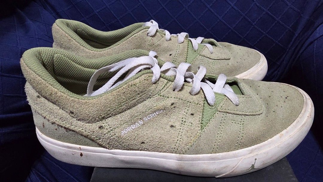 Jordan Series ES Alligator/Sail (Category: Sneakers) located in San Mateo. Submitted by Adrian.Andrei (Listing ID 1411504847, Image 1). Description: - Jordan Series ES sneakers - Green and white colorway - Size: US 7.5/ UK 6.5 / EUR 40.5 - Suede upper - Rubber sole - Signs of wear on sole and upper - Includes original box.