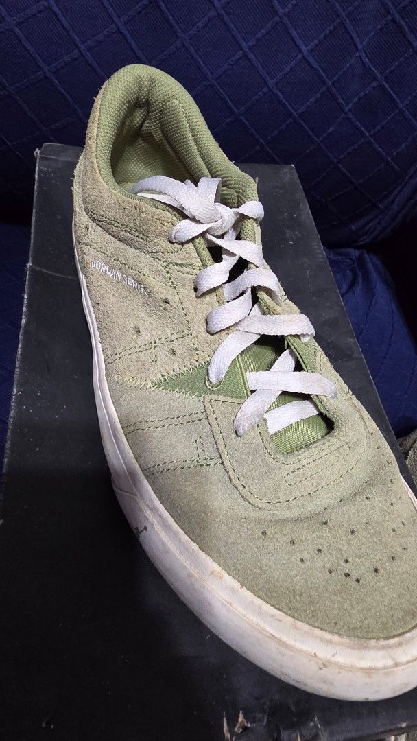 Jordan Series ES Alligator/Sail (Category: Sneakers) located in San Mateo. Submitted by Adrian.Andrei (Listing ID 1411504847, Image 2). Description: - Jordan Series ES sneakers - Green and white colorway - Size: US 7.5/ UK 6.5 / EUR 40.5 - Suede upper - Rubber sole - Signs of wear on sole and upper - Includes original box.
