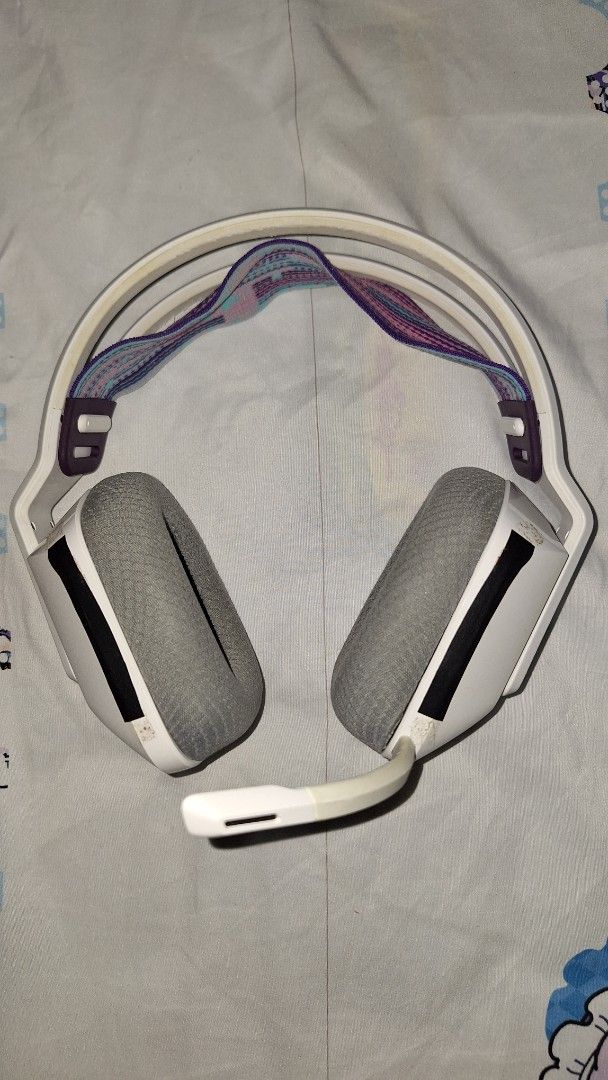 Logitech G733 wireless gaming headphones (Category: Headphones & Headsets) located in Vigan. Submitted by cardarco (Listing ID 1411577080, Image 2). Description: issues: around 1-2 hour battery life, a lot of wear on the rubber, microphone sounds bad (but works, doesn't cut out. funny for discord calls), needs replacement earpads no problem with the rgb, just taped it because it bothers my eyes. no problem with the sound. orig price 6-7k rfs: nee