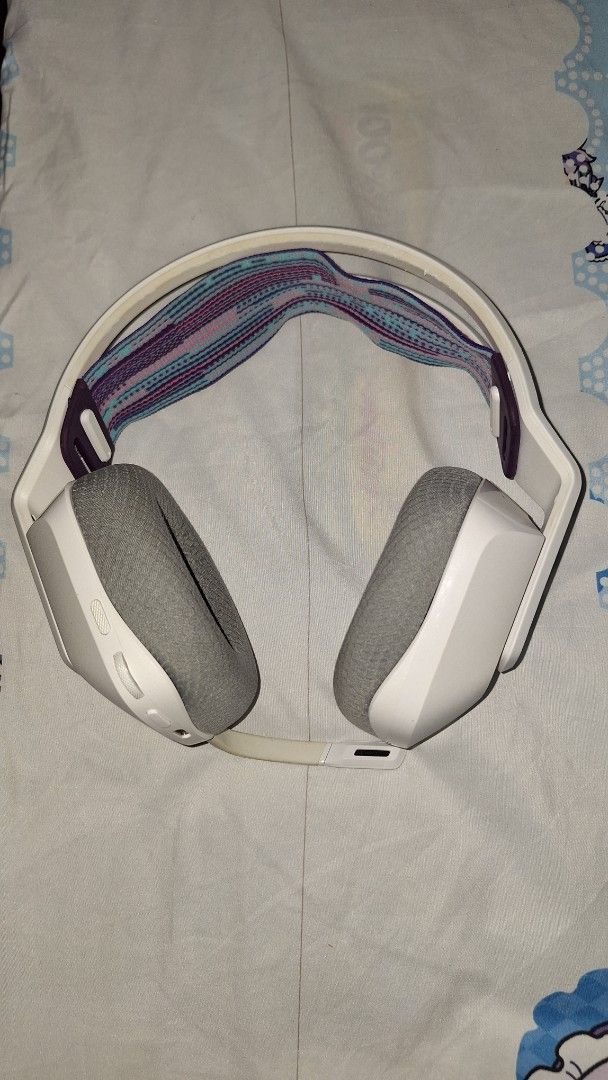Logitech G733 wireless gaming headphones (Category: Headphones & Headsets) located in Vigan. Submitted by cardarco (Listing ID 1411577080, Image 1). Description: issues: around 1-2 hour battery life, a lot of wear on the rubber, microphone sounds bad (but works, doesn't cut out. funny for discord calls), needs replacement earpads no problem with the rgb, just taped it because it bothers my eyes. no problem with the sound. orig price 6-7k rfs: nee