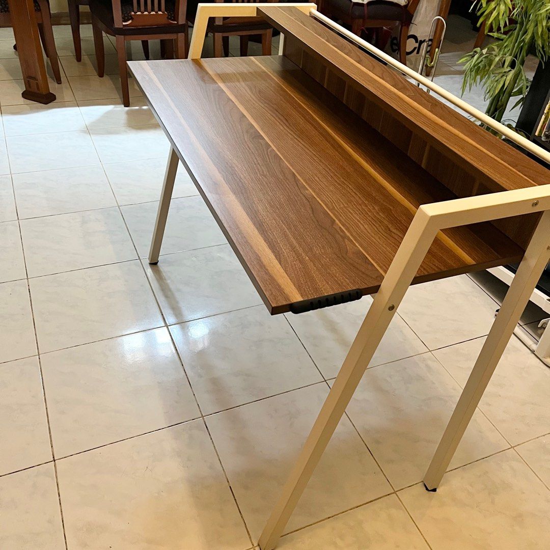 Office Table / Working Desk Table (Category: Tables & Sets) located in Taguig. Submitted by sdiph (Listing ID 1411500931, Image 2). Description: Last price‼️ Not flimsy. Guaranteed quality item. Stylish and functional. Spacious desk. Can be your vanity desk, working table, etc. Assembled already. No hassle. Onhand. Size: 120x60cm..