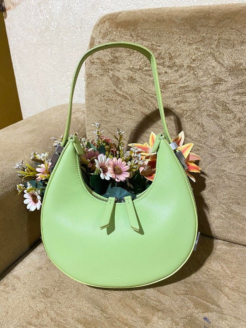 OSOI MINI TONI (Category: Luxury Bags & Wallets) located in Dumaguete. Submitted by camillaolshoppe2 (Listing ID 1411539388, Image 2). Description: Authentic Osoi Mini Toni bag Excellent -prestine condition Super Ganda Ang bet nang kulay as in.