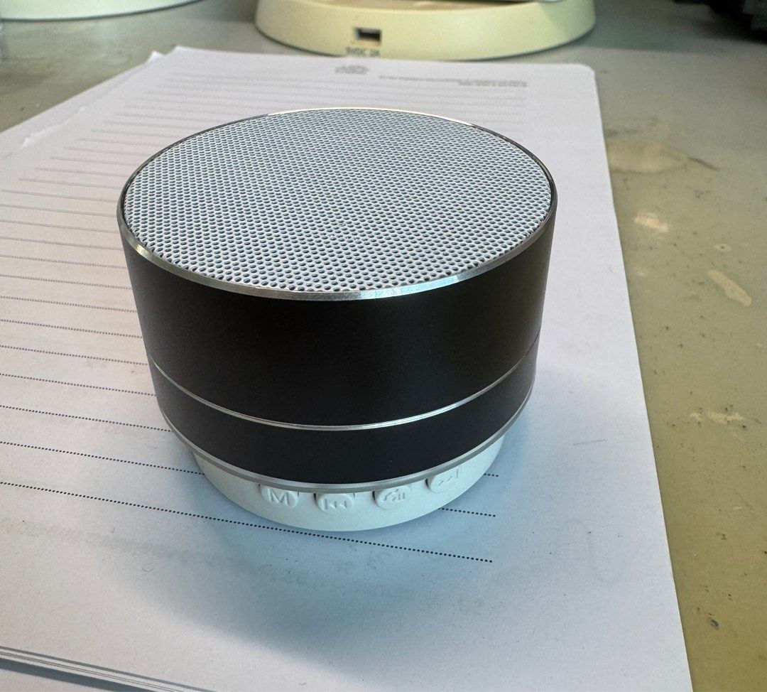 Portable bluetooth speaker