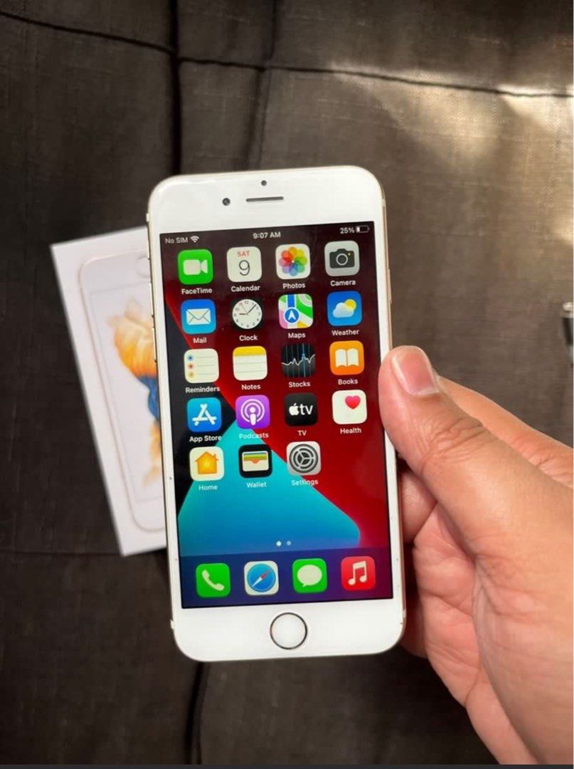Rose Gold Apple iPhone 6s 32GB (Category: iPhone 6 Series) located in Paranaque City. Submitted by myrguinto (Listing ID 1411610831, Image 3). Description: For Sale Only Item: Apple iPhone 6S 32GB Gold Condition: Used Lady owned & 1st owner Price: P3,500.00 only - negotiable Battery Health: 76% see photos Possibly Globe-locked Expect Minor Scratches Used for almost 4years then upgraded Screen is not clear anymore (darker) Always manage your expec