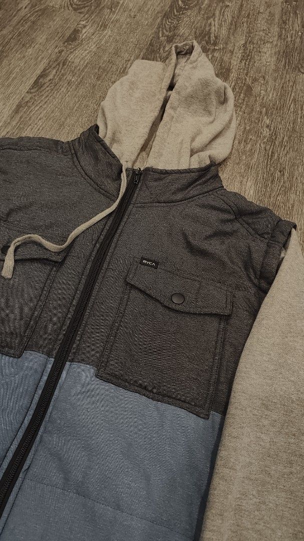 Rvca Vest Hoodie (Category: Coats, Jackets and Outerwear) located in Quezon City. Submitted by watuzi (Listing ID 1411612406, Image 3). Description: - Color-block design (gray and blue) - Hooded - Full-length zipper - Two chest pockets - Gray sleeves and hood - Medium-weight fabric -22 x 30 if i am not mistaken - Excellent Condition .