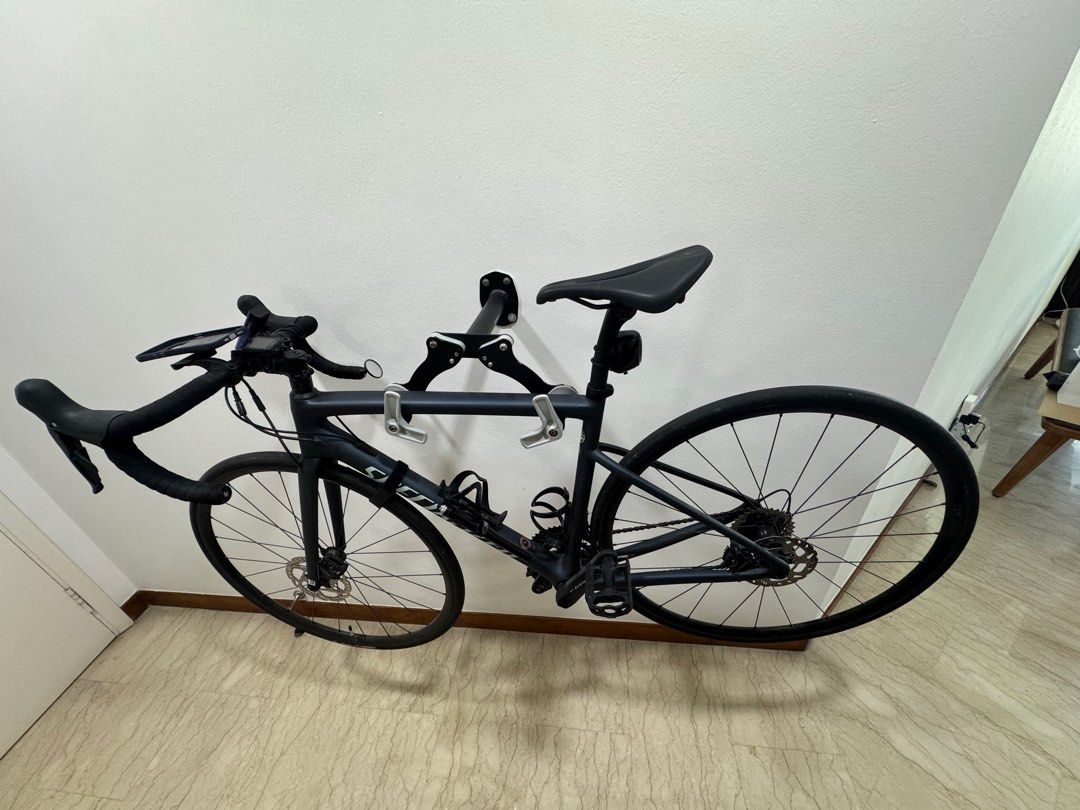 Specialized Tarmac Sport SL6 Road Bike - Size 52 (Category: Bicycles) located in Singapore. Submitted by geraldjaywong (Listing ID 1411488593, Image 2). Description: - Specialized Tarmac Sport SL6 road bike (Size 52) - carbon body. - Shimano 105 components - Disc brakes - Purchased March 2021 - Receipt available purchased price $3900 .