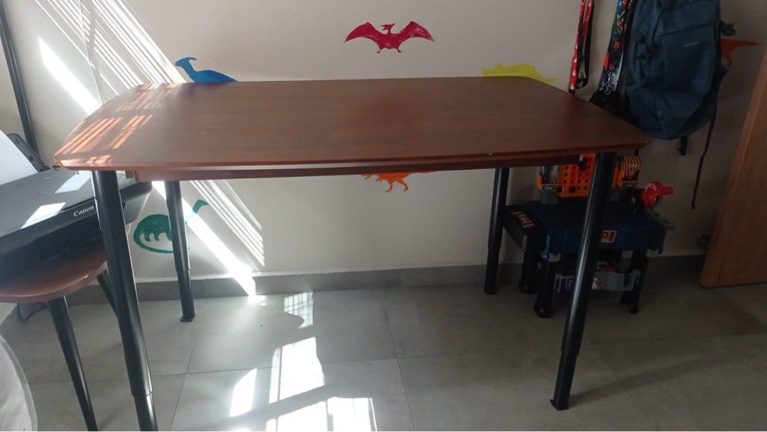Table (Category: Tables & Sets) located in Singapore. Submitted by baabmzaa (Listing ID 1411473747, Image 3). Description: Will dismantle it for you. Can discuss for transport arrangements. 120cm x 75 cm x 75 cm.