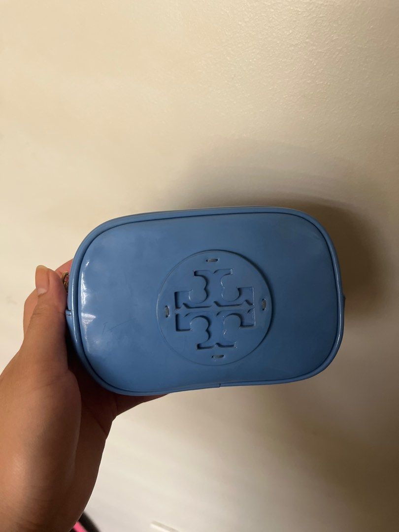 Tory Burch Cosmetic Pouch (Category: Luxury Bags & Wallets) located in Marikina City. Submitted by spicytamago (Listing ID 1411475560, Image 1). Description: - original tory burch - a bit dusty and needs cleaning inside.