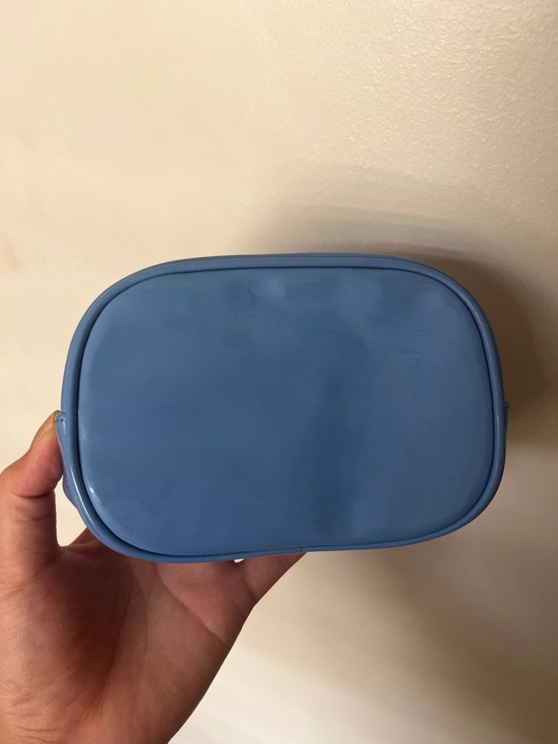 Tory Burch Cosmetic Pouch (Category: Luxury Bags & Wallets) located in Marikina City. Submitted by spicytamago (Listing ID 1411475560, Image 3). Description: - original tory burch - a bit dusty and needs cleaning inside.