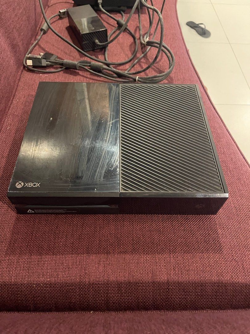 Xbox One Console with Kinect (Category: Xbox) located in San Juan City. Submitted by harichilles (Listing ID 1411472336, Image 2). Description: - Xbox One console (black) - Kinect sensor - Cables included - Ready to play - No games included .