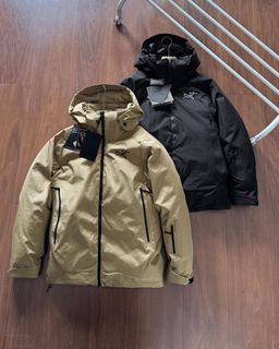 (Category: ) located in . Submitted by fashion.luxe.collection (Listing ID 1411691298, Image 1). Description: .